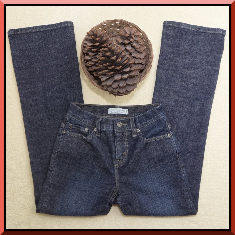 Levi's 512 Jeans 9" Mid Rise. Inseam 28" Size 2p